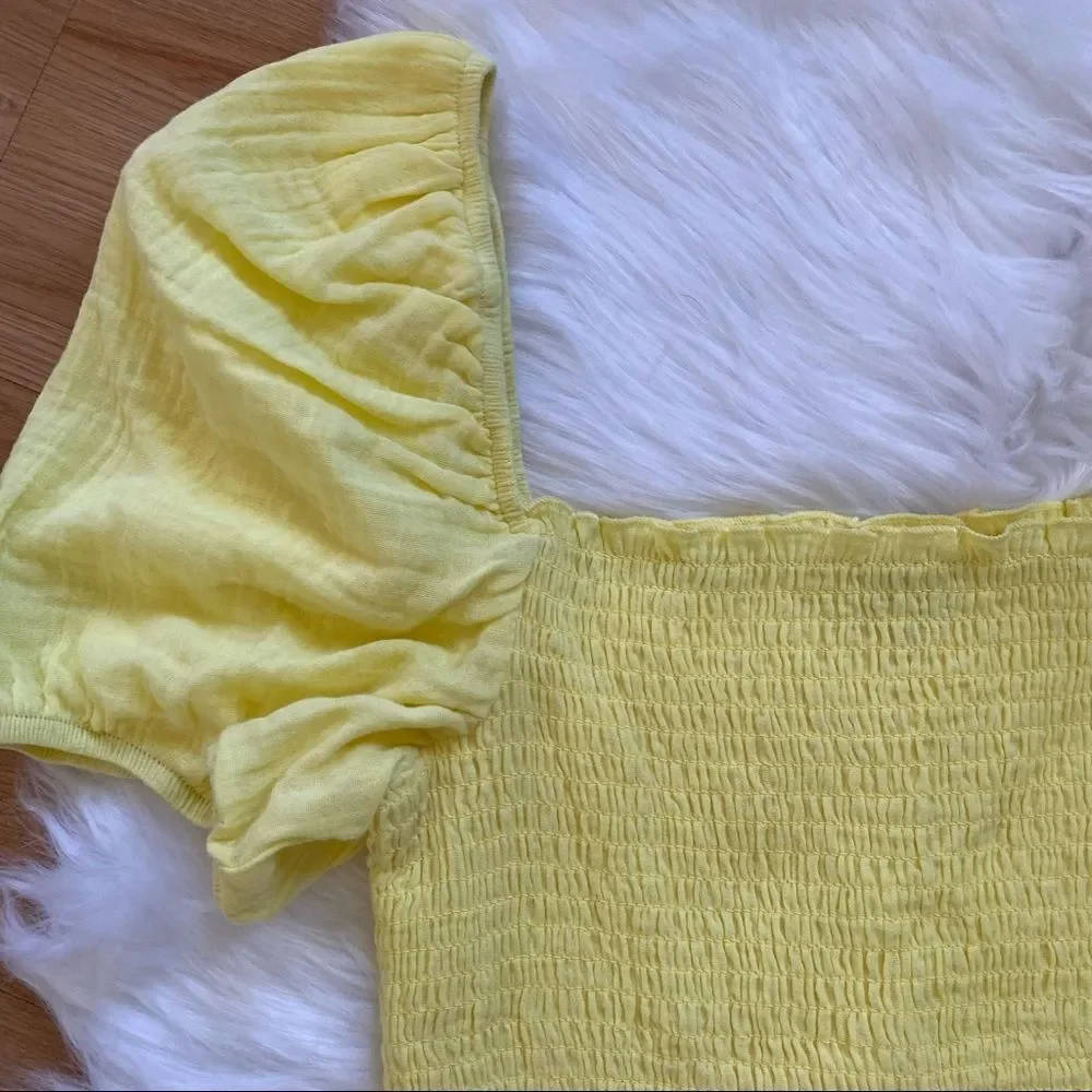 Socialite Top Short Puff Sleeve Smocked Yellow Size Large